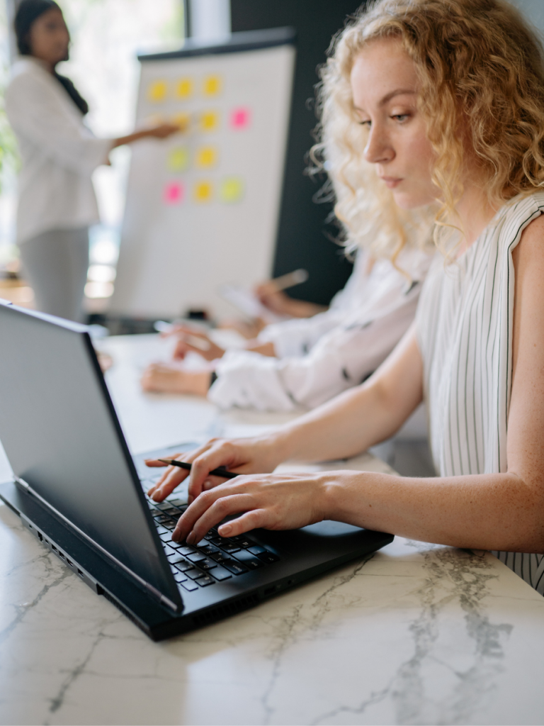 IEPE accompagnement VAE dossier professionnel avec Valneo Formation